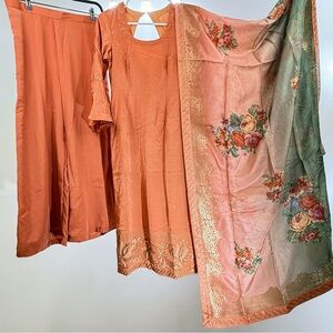 NEW – Elegant 3-Piece Suit – Peach with Floral Dupatta (Size Small)